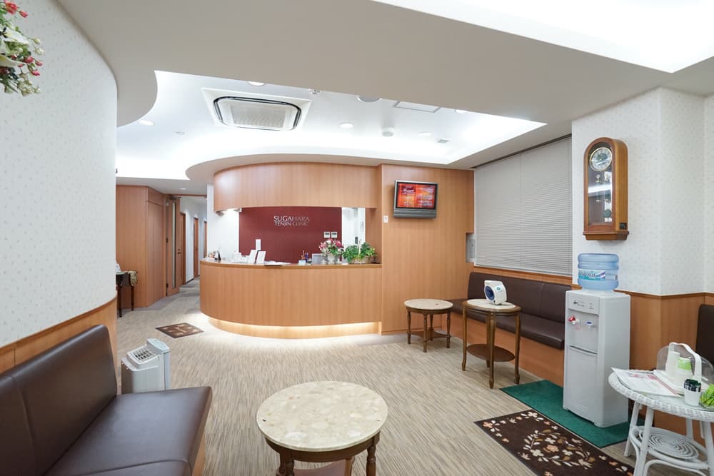 当院は心と体の 両方のケアを目指しています。 福岡地下鉄「天神」駅4番出口より徒歩3分にある病院［内科 心療内科］