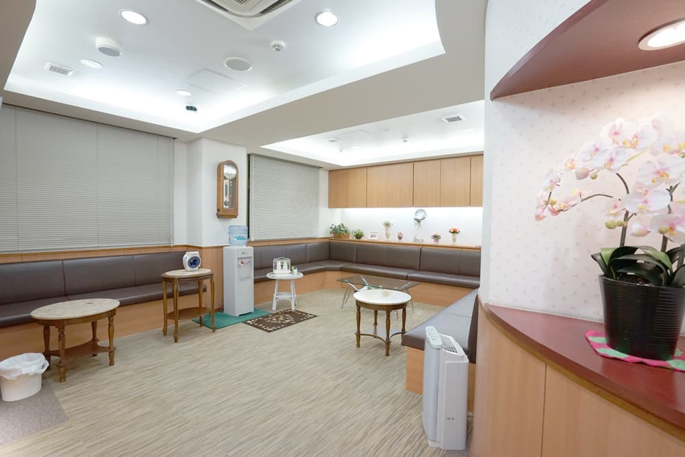 当院は心と体の 両方のケアを目指しています。 福岡地下鉄「天神」駅4番出口より徒歩3分にある病院［内科 心療内科］