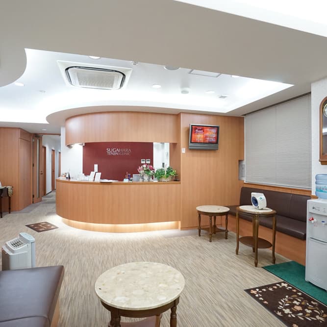 当院は心と体の 両方のケアを目指しています。 福岡地下鉄「天神」駅4番出口より徒歩3分にある病院［内科 心療内科］